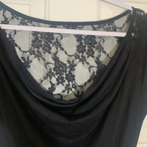 Black short sleeve top with Lace Size: Large. NWT - Picture 4 of 4